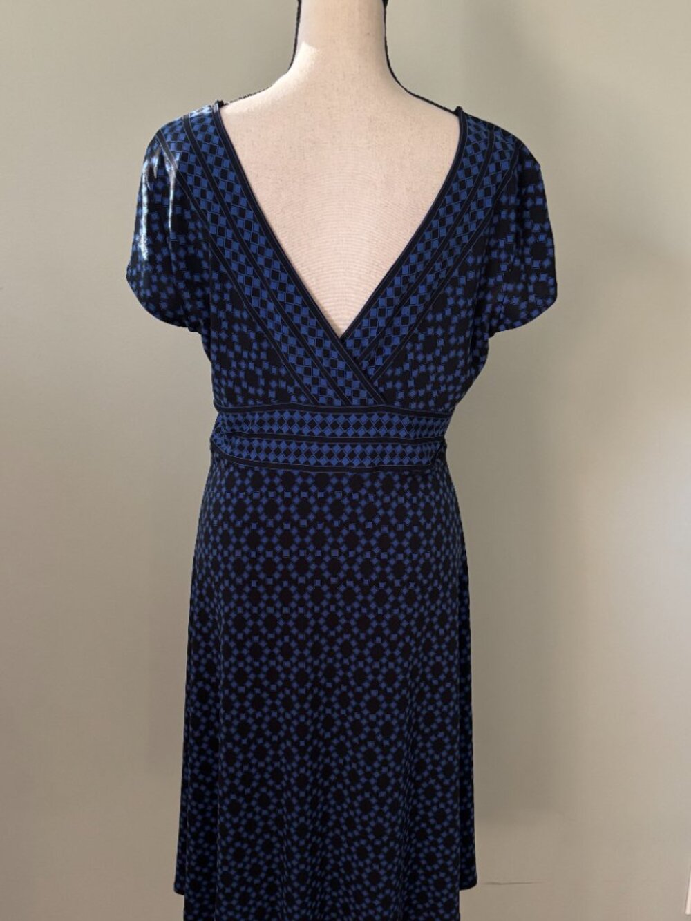 Maggy London Blue & Black Geometric Faux-Wrap Dress — Size 10 Like New - Picture 3 of 4